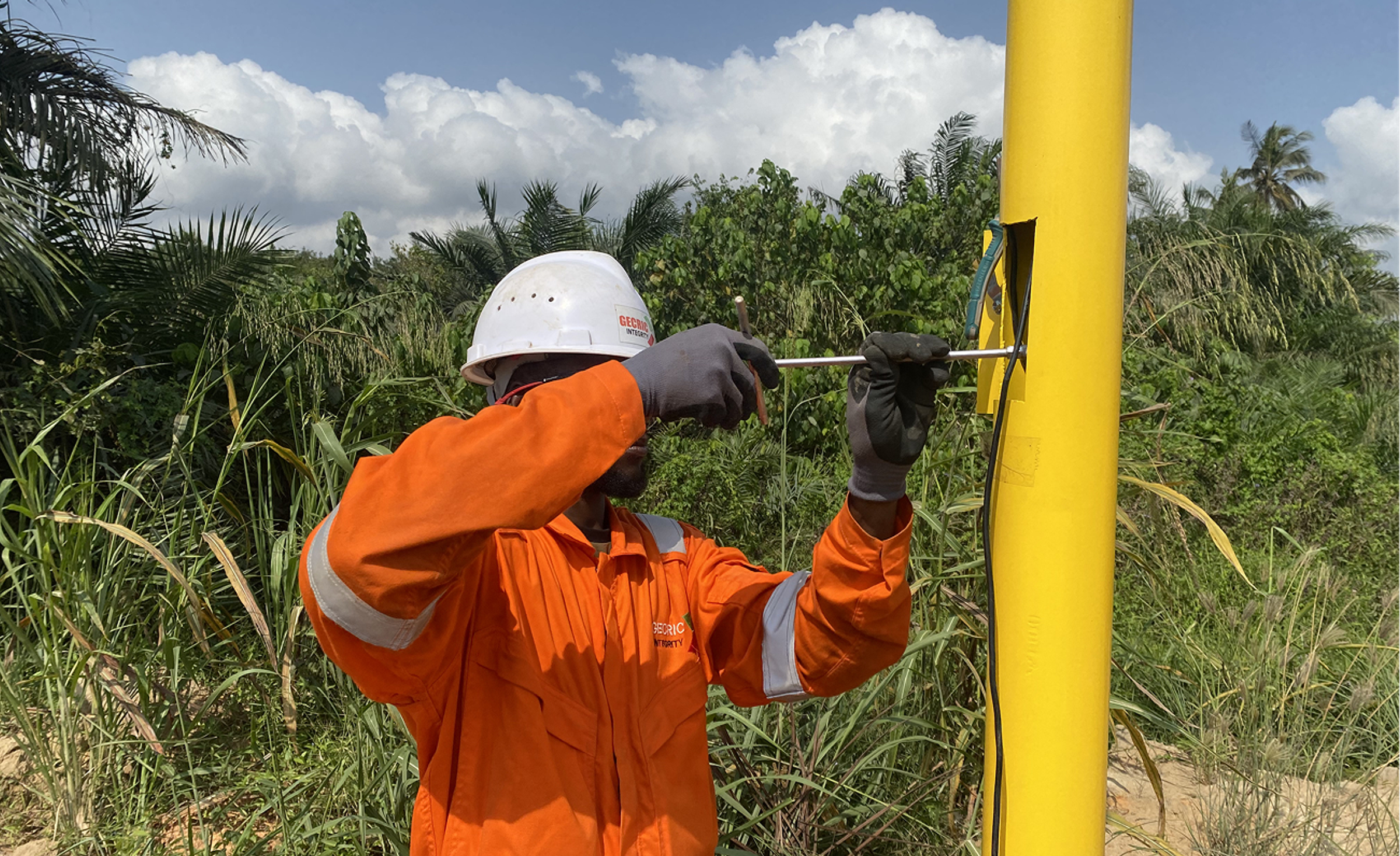 Cathodic protection system installed on a pipeline