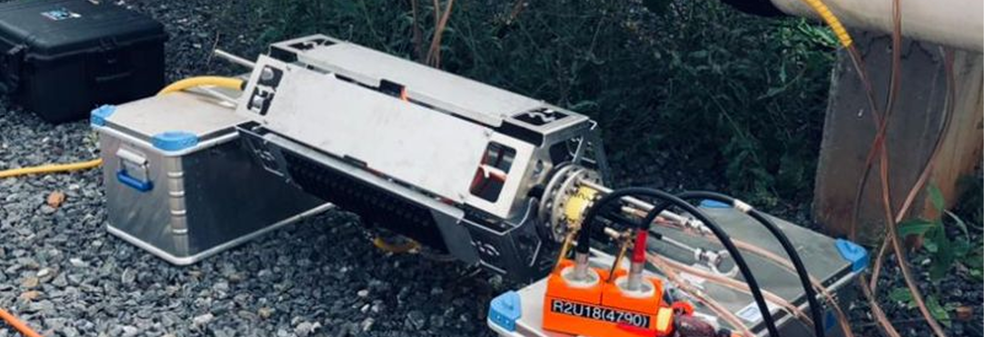 Subsea pipeline inspection using guided ultrasonics