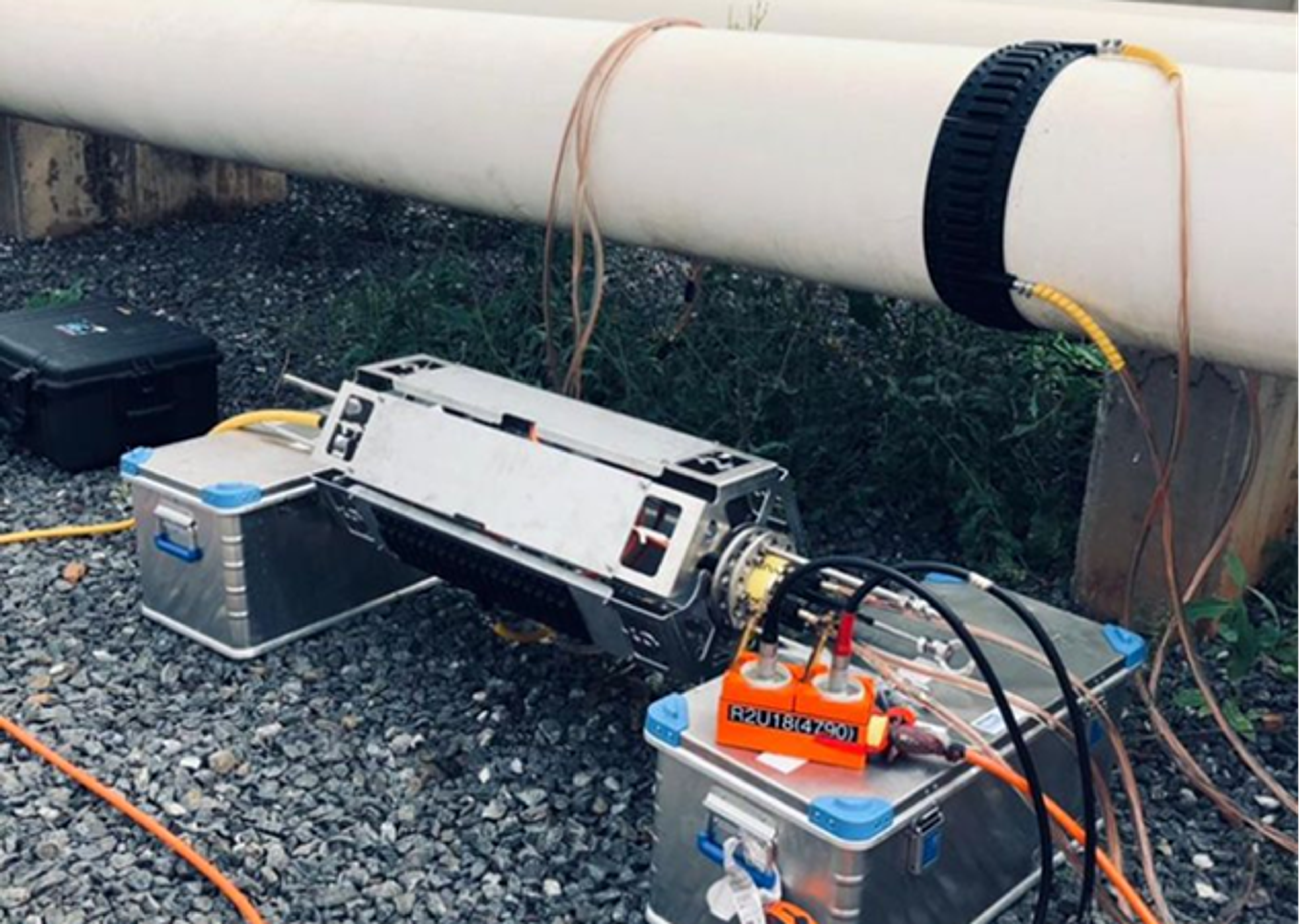 Subsea pipeline inspection using guided ultrasonics