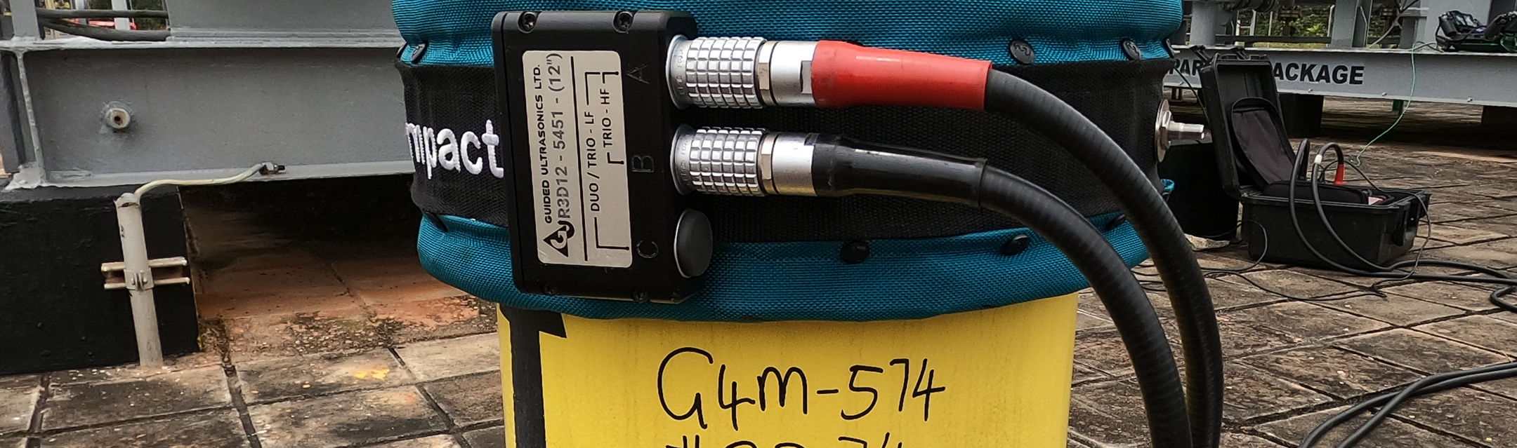 Guided wave ultrasonic inspection collar fitted to a pipeline