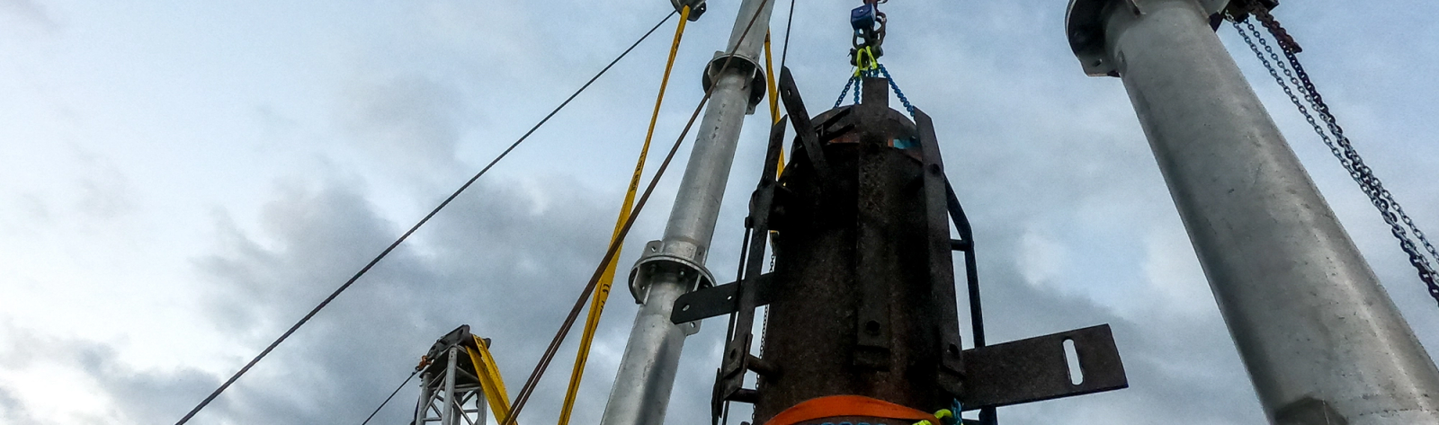 Flare tip replacement on an offshore facility