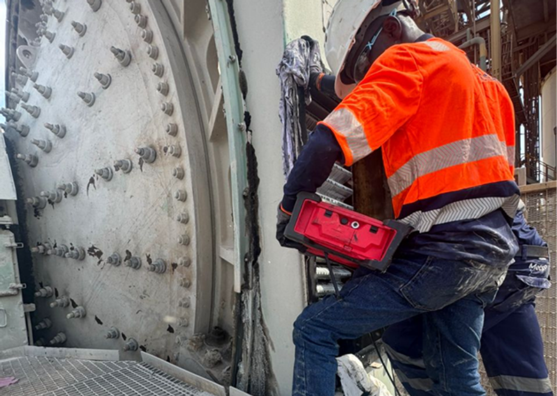 ACFM inspection on a gear shaft during a 24-hour shutdown