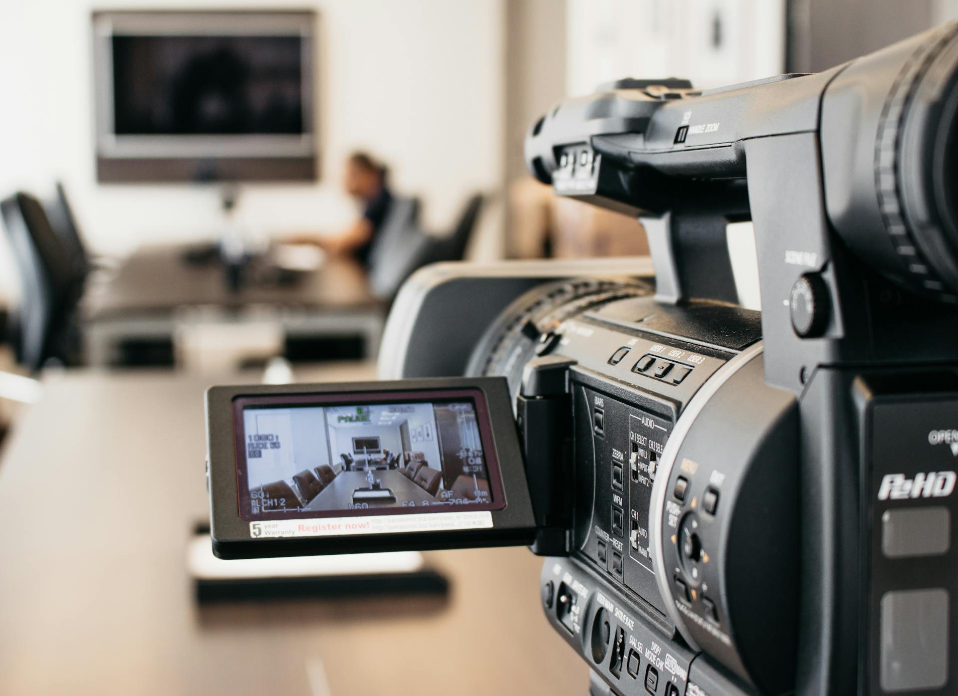 Why Business Video Production Helps Toronto Teams Communicate
