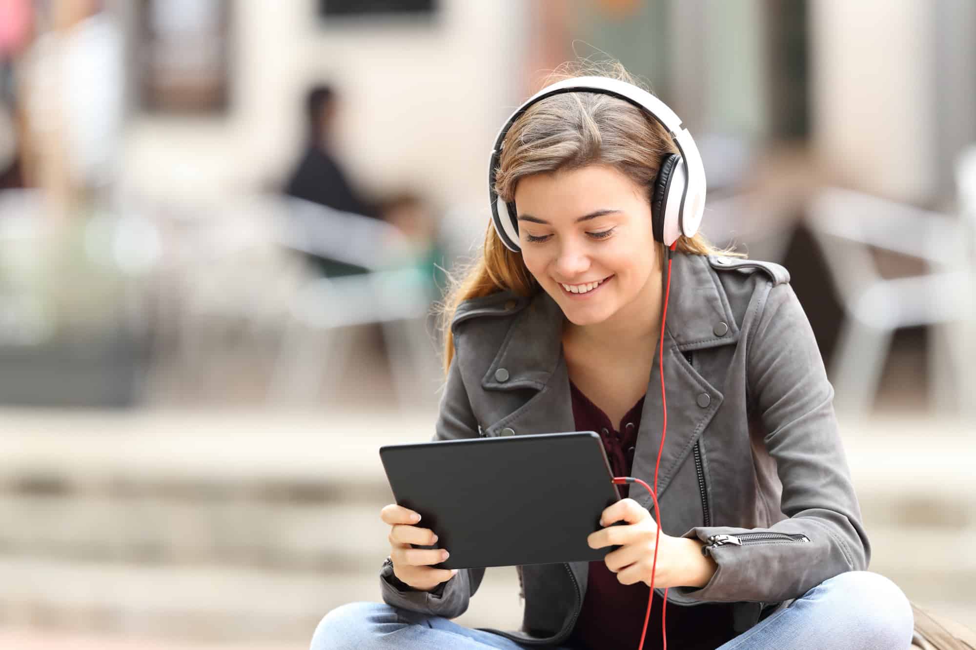 Words Words Words: The Benefits of Adding Captions to Online Videos