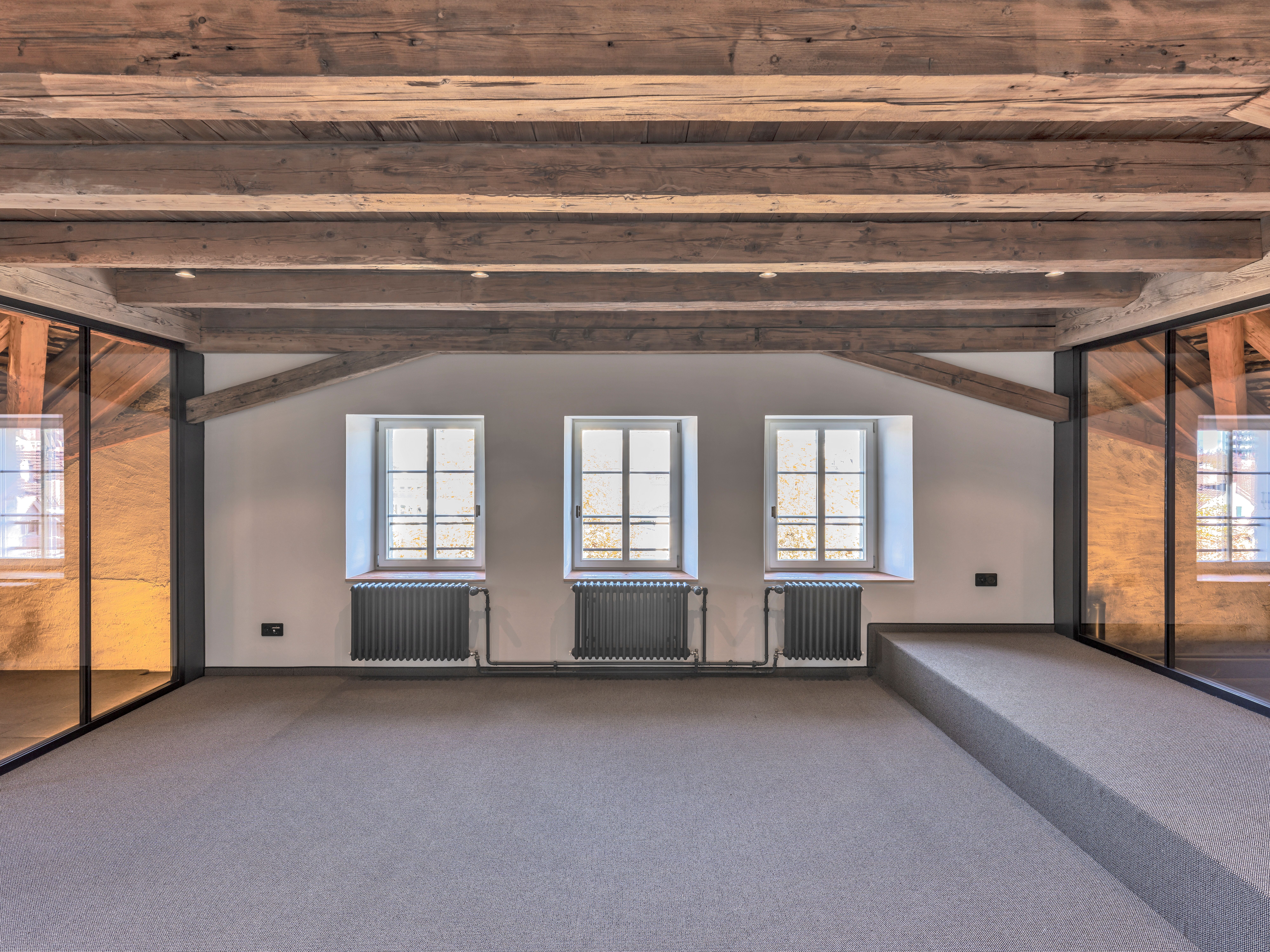 Dachstockumbau zu Gruppen- und Schulungsräumen