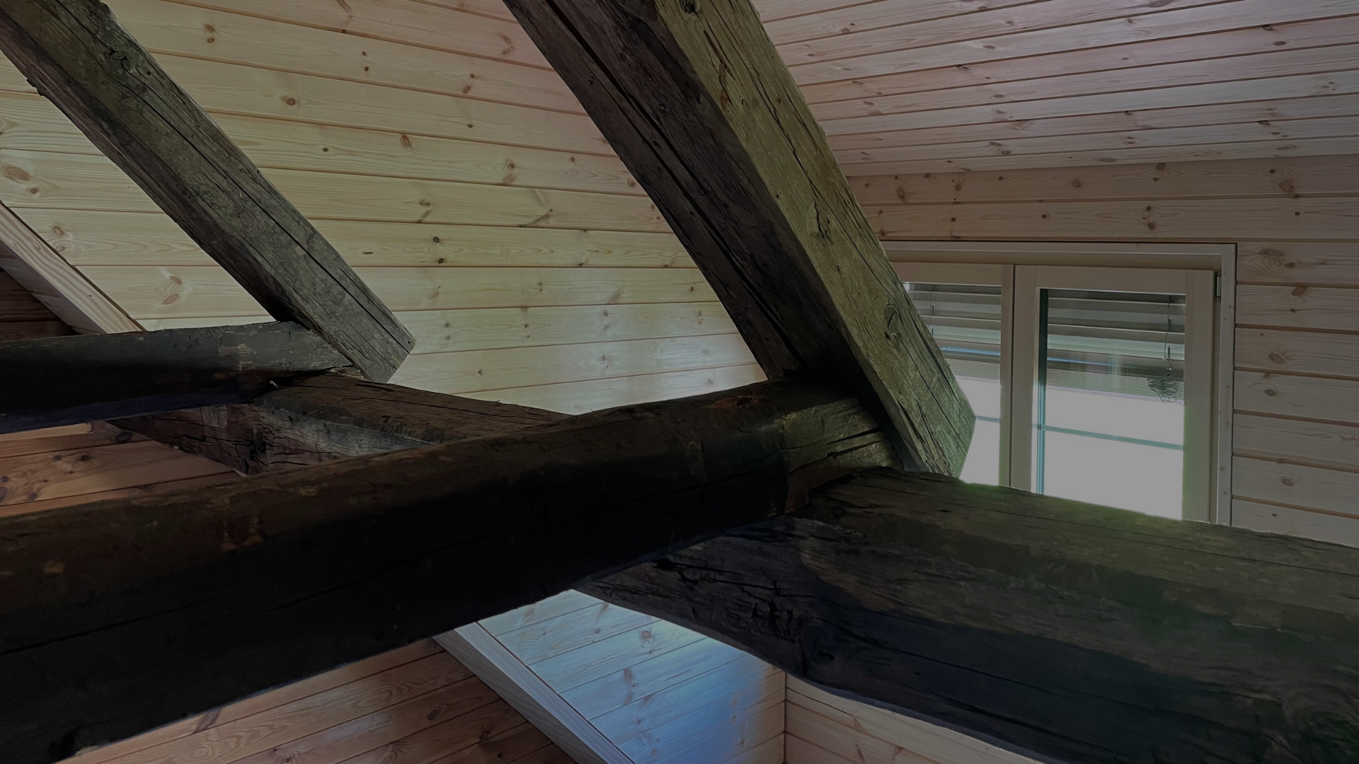 Lukarneneinbau mit Fassadengestaltung im Bestand