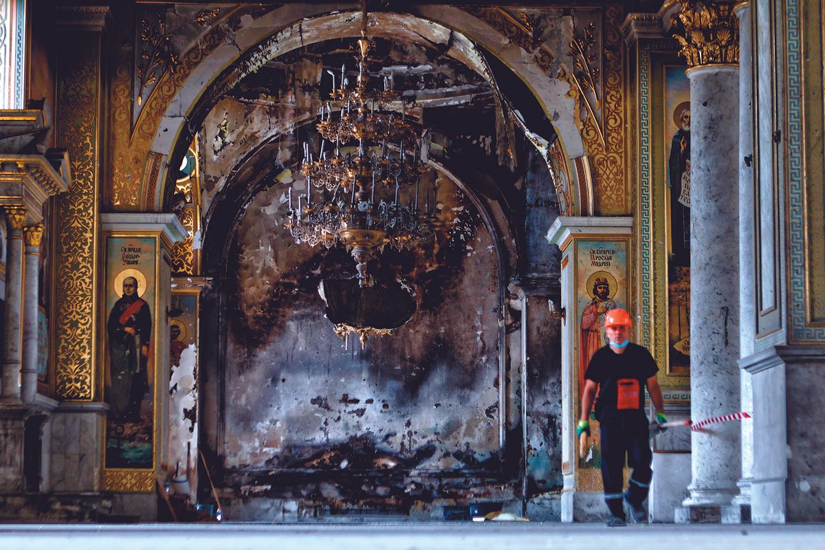 Odessa’daki Başkalaşım Katedrali, Ukrayna’nın güneyindeki tüm kiliselerin merkezi konumundadır. 1936 yılında din karşıtı bir saldırı sırasında Sovyetler tarafından enkaza dönüştürülmüş ve 1999 yılında yeniden inşa edilmiştir. Temmuz ayında bir Rus füze saldırısı sonucu ciddi hasar görmüştür.
Fotoğraf: Yan Dobronosov, Global Images Ukraine, Getty Images