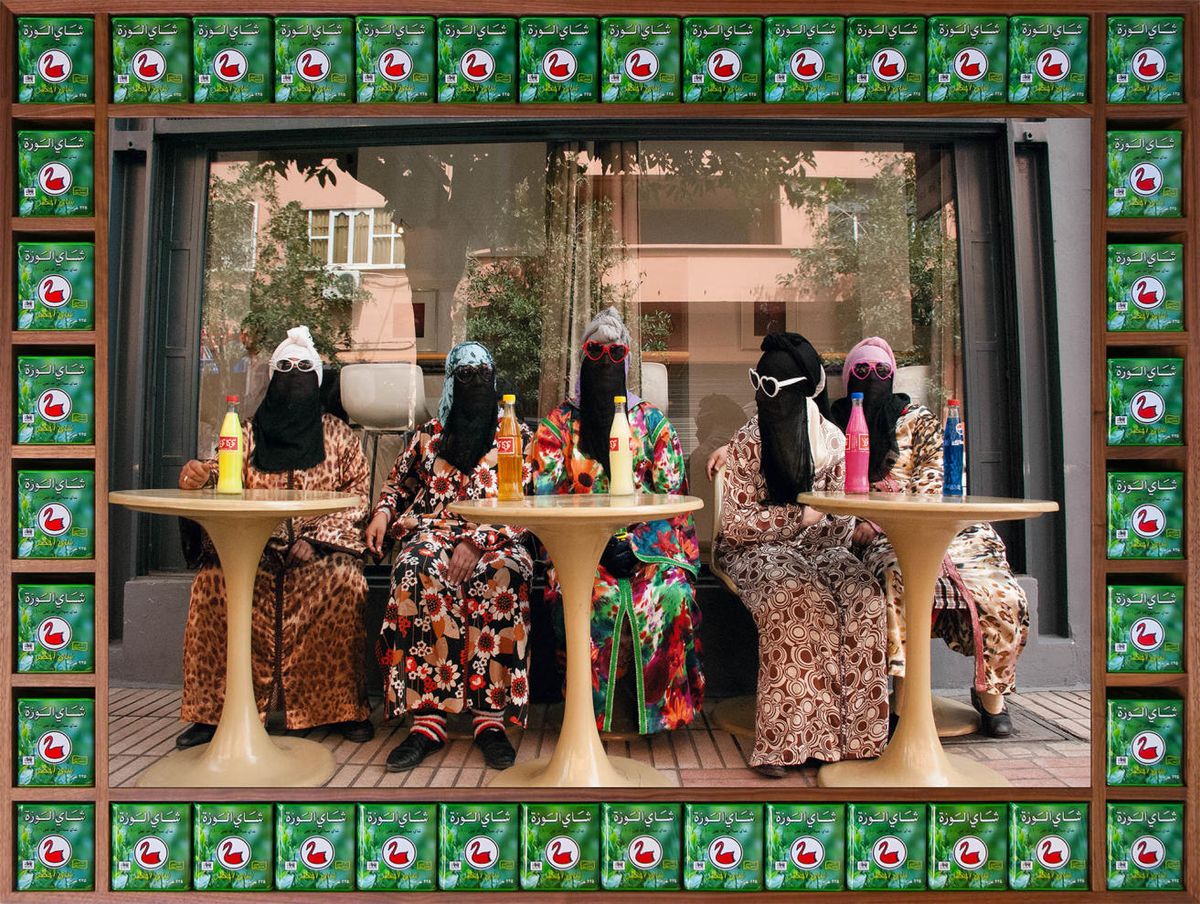 Sanatçı Hassan Hajjaj'ın eseri Keshmara (2010), 1-54 Çağdaş Afrika Sanat Fuarı'nda, Atlas Dağları kırsalındaki çocuk ve kadınların eğitimine odaklanan Assafou Derneği'ne bağış toplamak amacıyla sınırlı sayıda baskıyla satıldı.