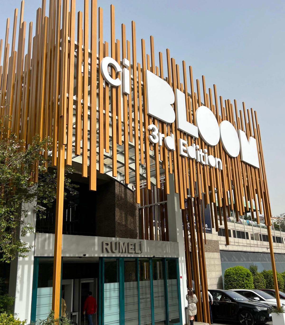 CI Bloom'un 2024'te gerçekleştirildiği Lütfi Kırdar Kongre ve Sergi Sarayı Rumeli Salonu. Fotoğraf: © The Art Newspaper Türkiye 