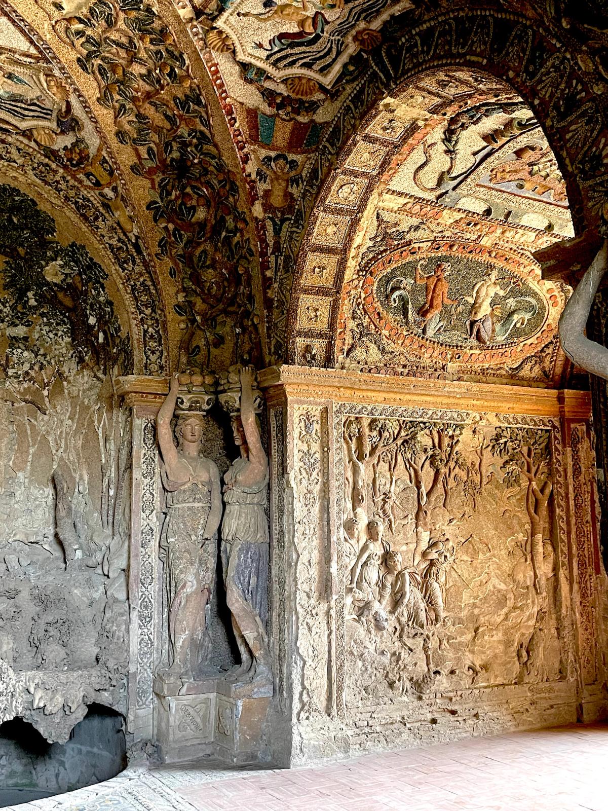 Diana Mağaraları, 2001 yılında UNESCO Dünya Mirası Listesi'ne seçilen Villa d'Este'nin panoramik bir noktasında yer alıyor.
Roma, İtalya