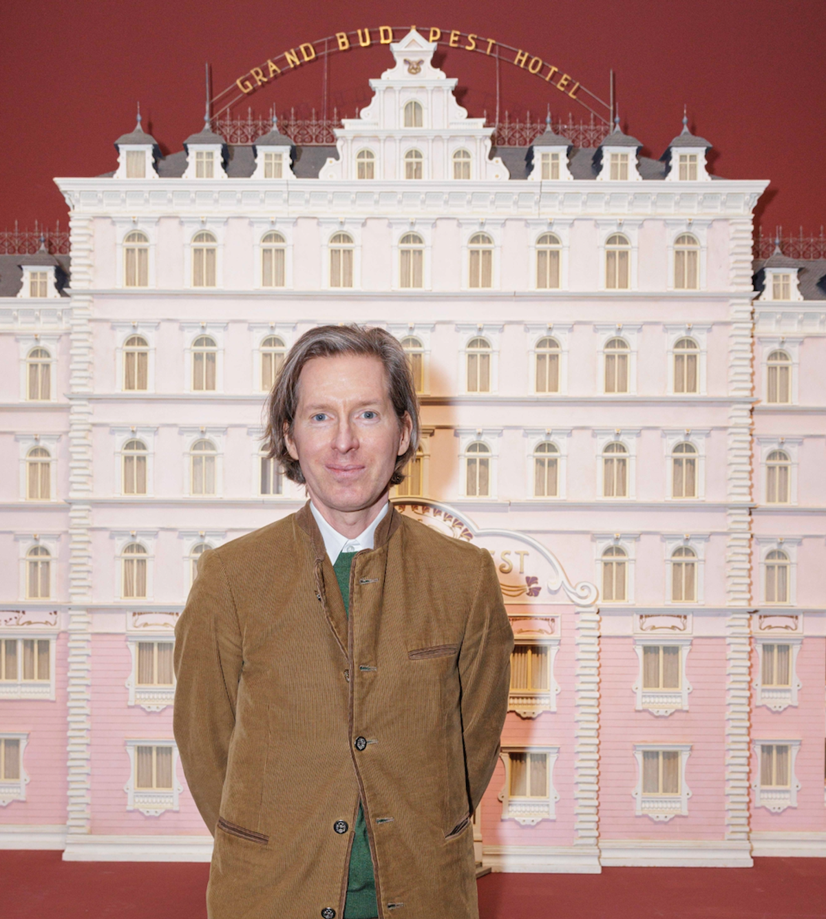 Wes Anderson, The Grand Budapest Hotel maketiyle.
© Thierry Stefanopoulos — La Cinémathèque française