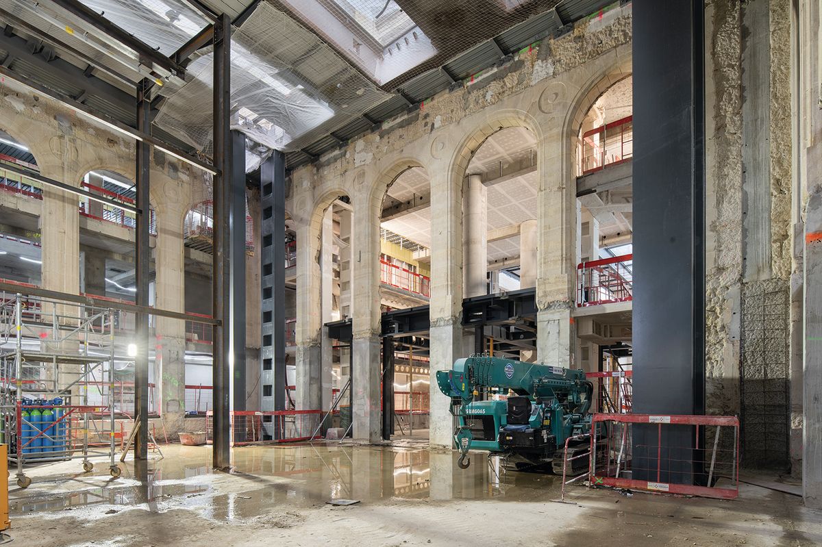 Fondation Cartier’nin devasa yeni mekânı Paris’in merkezindeki eski Louvre des Antiquaires kompleksinin parçasıydı.
YENİ MEKÂN: © MARTIN ARGYROGLO