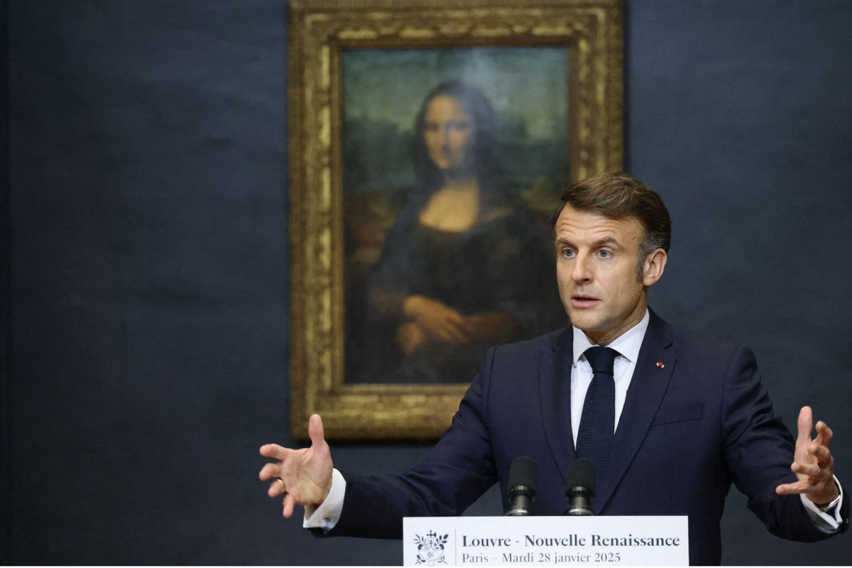 French President Emmanuel Macron speaks at the Musée du Louvre on 28 January Photo
Fotoğraf: Dominique Jacovides/Pool/ABACAPRESS.COM 
Abaca Press/Alamy Stock Photo