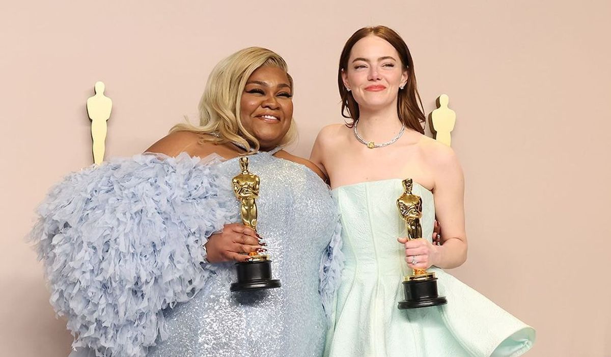 En İyi Kadın Oyuncu Ödülü'nü kazanan Emma Stone (sağ) ve En İyi Yardımcı Kadın Ödülü'nü Kazanan Da'Vine Joy Randolph (sol).  

Fotoğraf: Louis Vuitton'un Instagram hesabı. 

