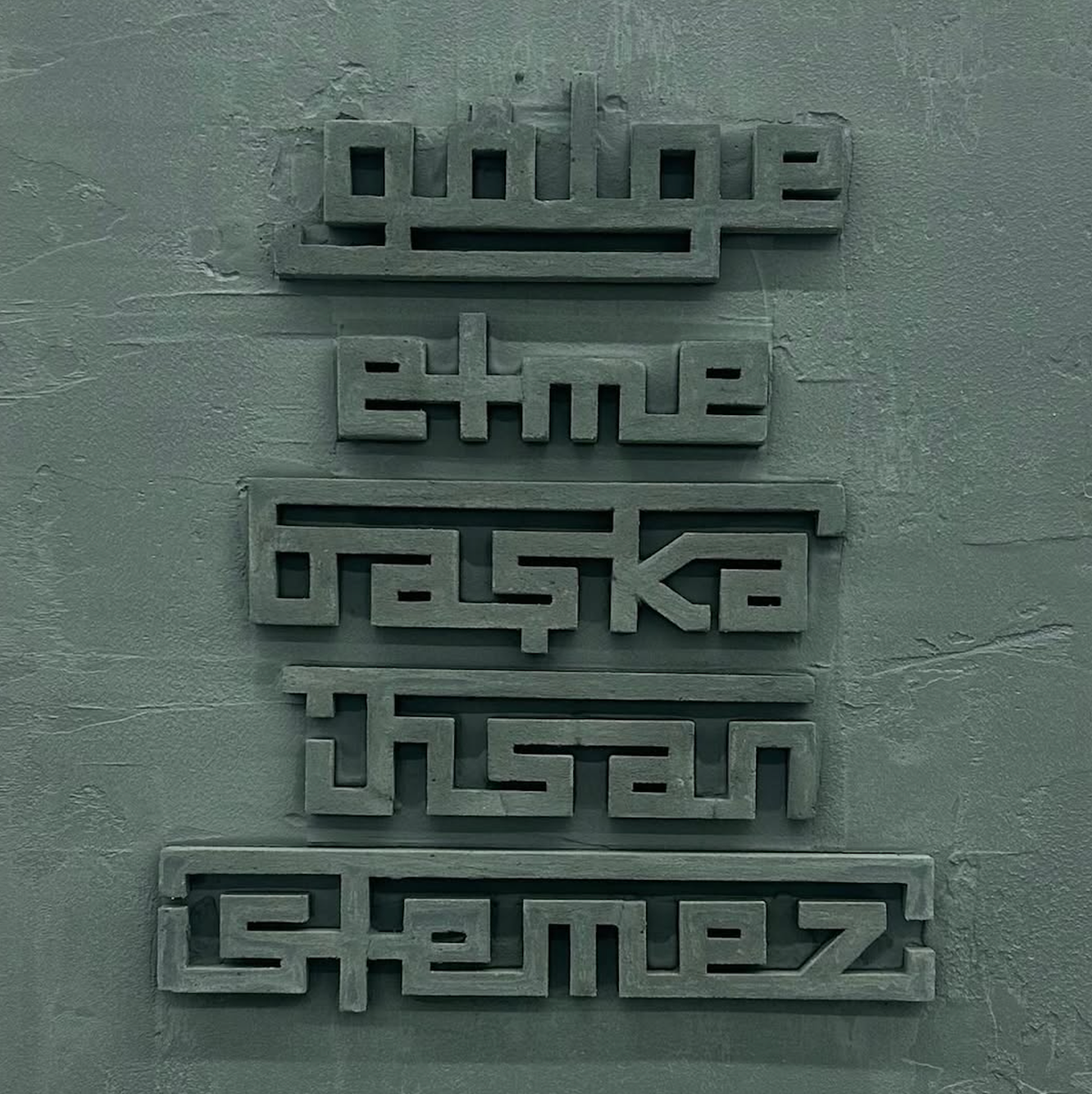 Leyla Emadi, Hemhal seri 1 “Ben ve Gölgem”, 34 x 27 cm, Beton heykel, 2026