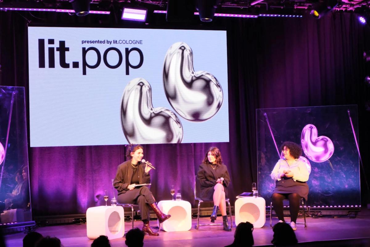 Fotoğraftakiler: Miryam Schellbach, Fatma Aydemir ve Antigone Akgün.