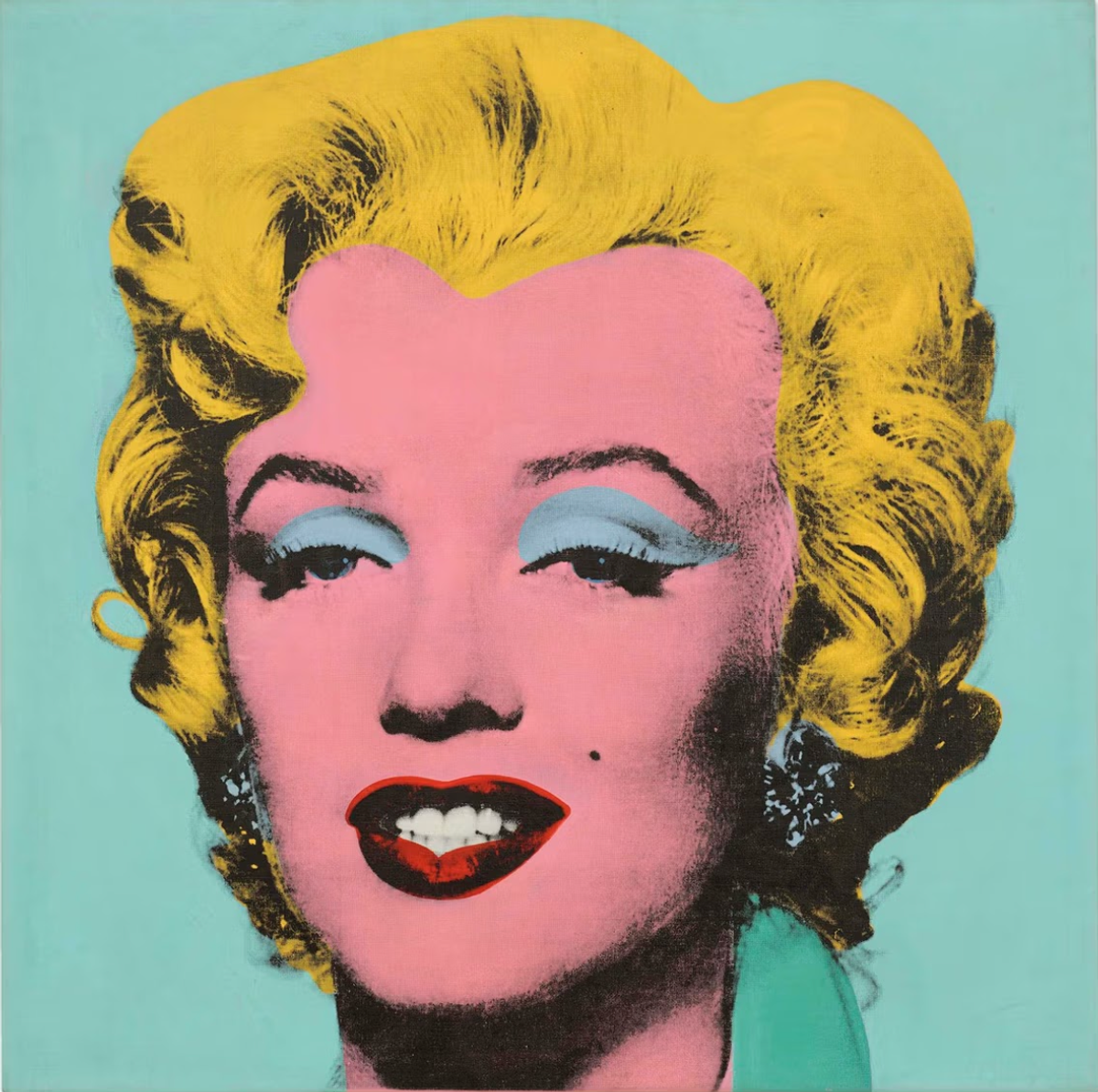 Warhol’un “Marilyn Monroe” (1967) portresi, ikonun yüzünü farklı renklerle tekrar tekrar çoğaltarak pop kültürünün yüzeyselliğine ayna tutuyor.
“MARILYN MONROE”: © ANDY WARHOL