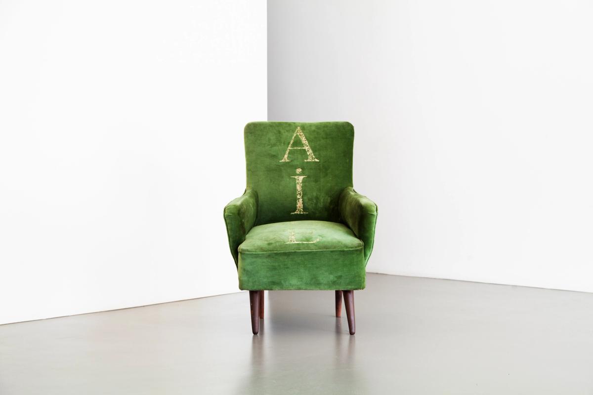 Gülçin Aksoy, “Aile”, 2017, müdahale edilmiş hazır nesne.