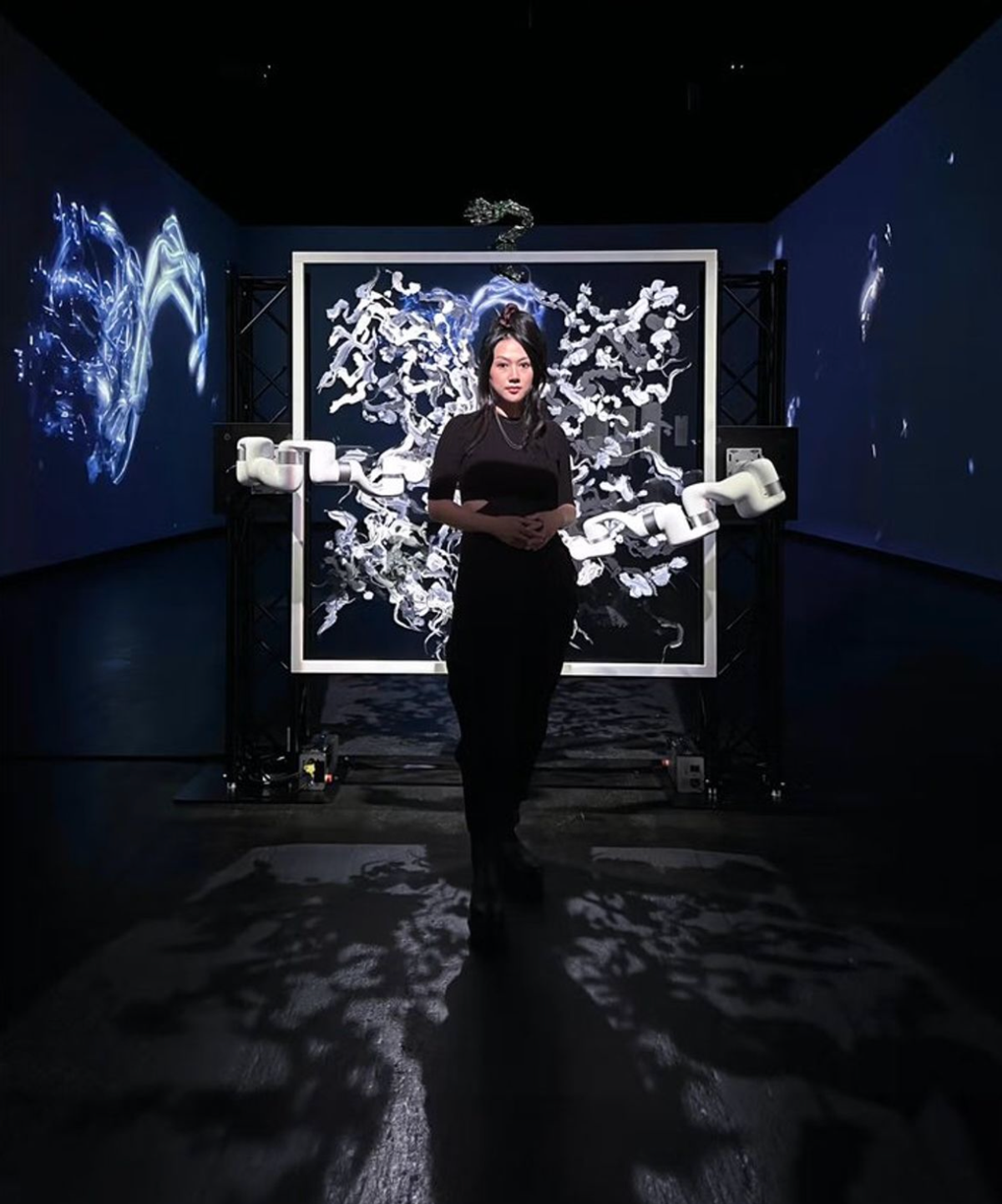 Sougwen Chung’un Spectral adlı eseri bir robotla birlikte üretilmiş.