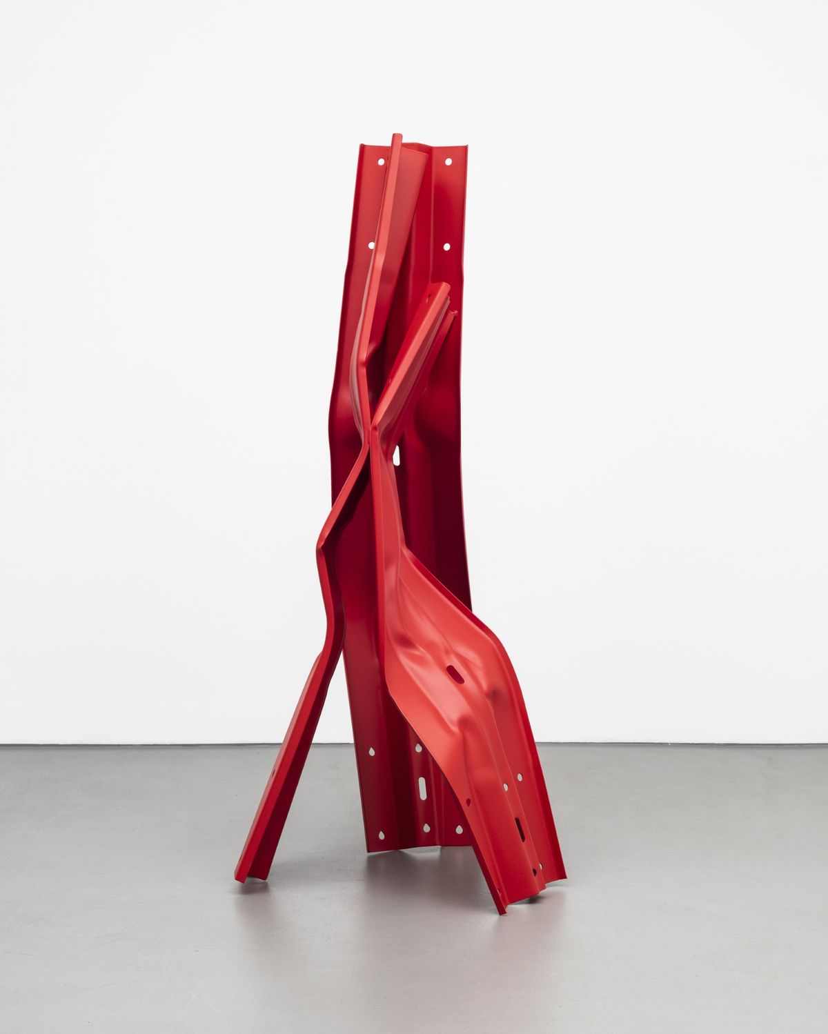 Bettina Pousttchi, Vertical Highways A36, 2024, Korkuluklar, çelik
186 (y) × 82 × 90 cm / 73¼ (y) × 32¼ × 35½ inç