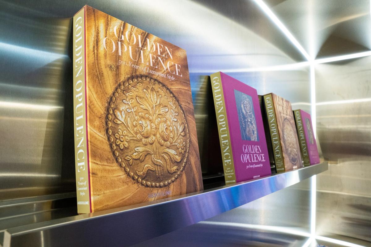 Laurence Benaïm
Golden Opulence
Assouline, New York, 2023