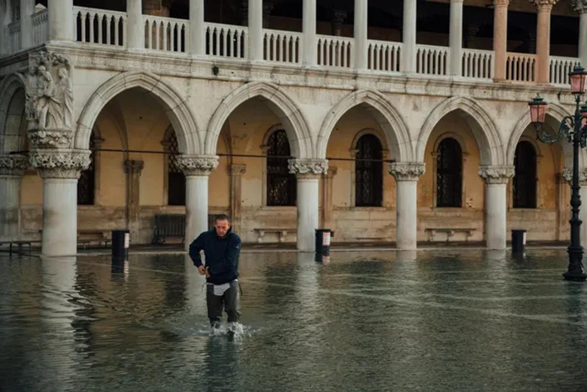 Venedik'in ünlü meydanı Piazza di San Marco sıklıkla sular altında kalıyor.
© Fotoğraf: Egor Gordeev