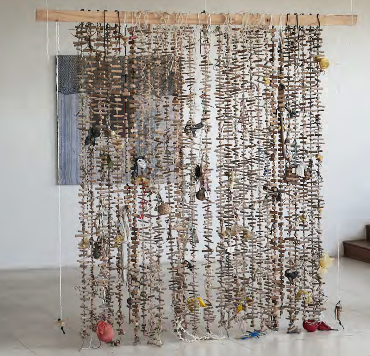 Gallerie Atiss Dakar, Serigne Mbaye Camara, İsimsiz, 2020, yerleştirme, karışık teknik, boyutlar değişken