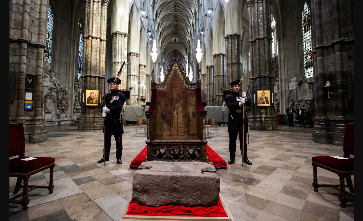 Kader Taşı olarak da bilinen Scone Taşı, 2023 yılında Kral III. Charles’ın taç giyme töreni için kısa süreliğine Iskoçya’dan Londra’ya getirilmişti.
