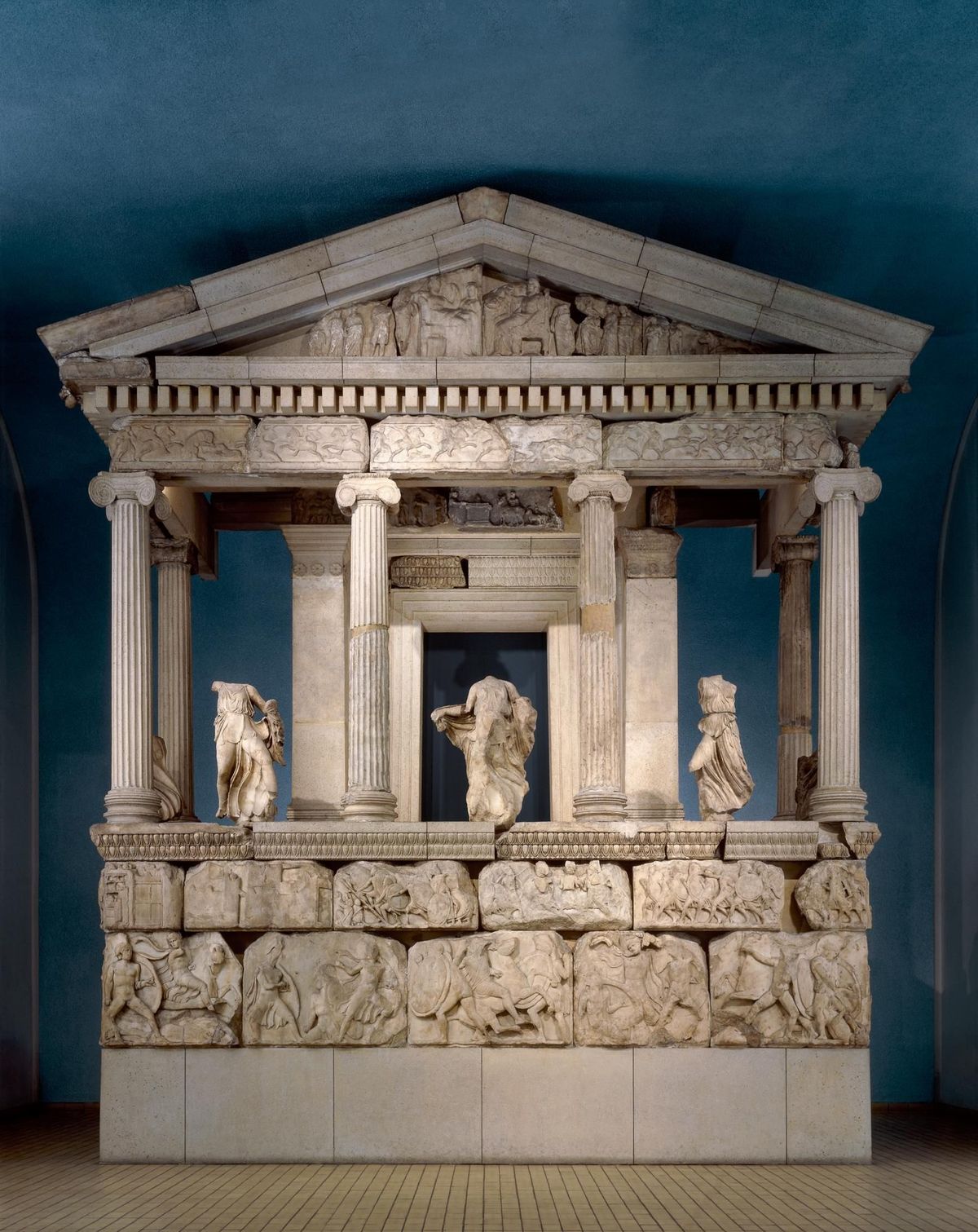 Nereidler Anıtı British Museum’un koleksiyonunda yer alıyor. Pek çok Anadolu eseri, Avrupa ve ABD’deki müzelerdeler.

NEREİDLER ANITI: © BRITISH MUSEUM