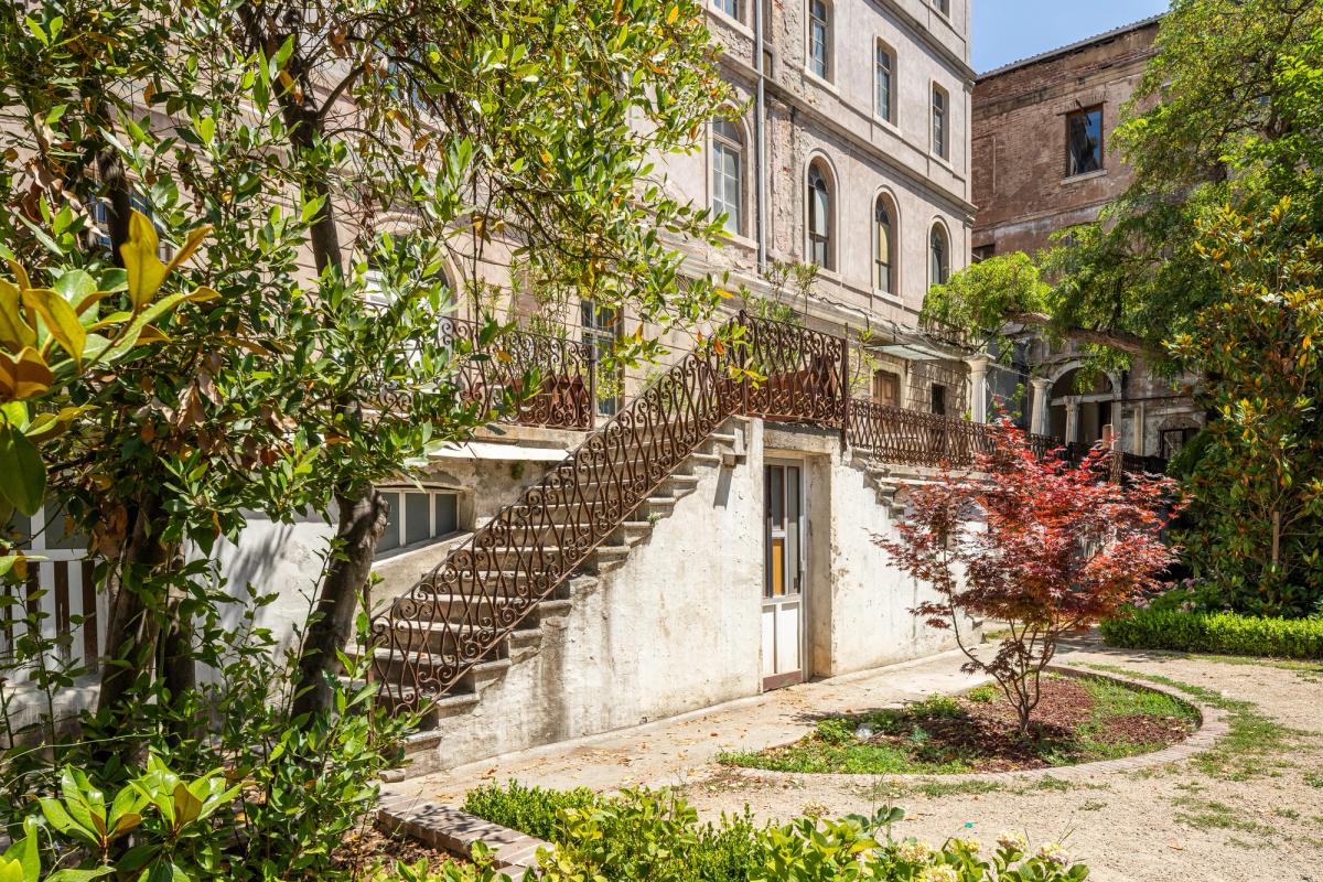 Fransız Yetimhanesi Bahçesi
Fotoğraf: Şahin Uğur Eren