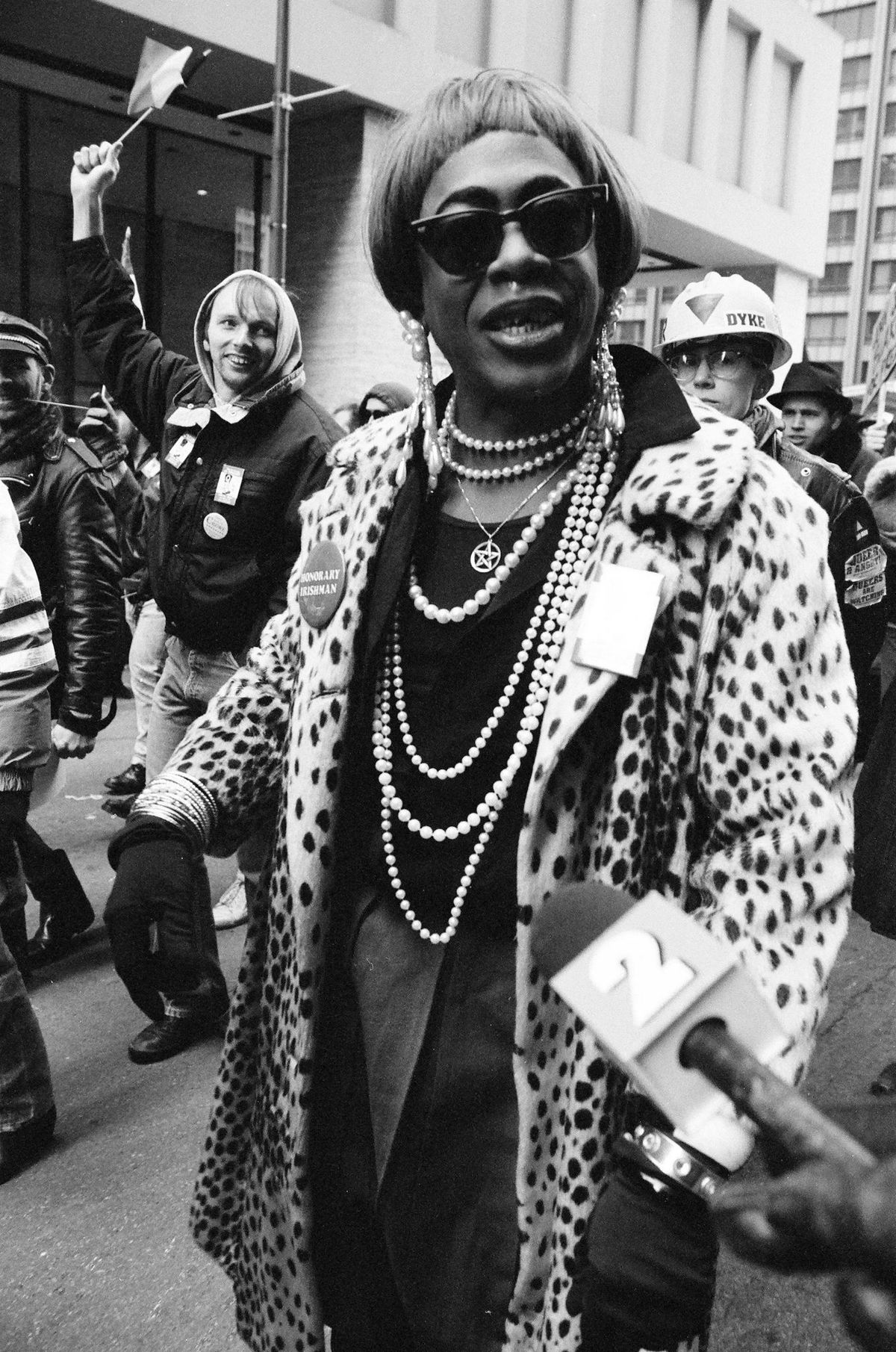 Ace Morgan, “Joan Jett-Blakk”, 1990. Burton, sanatın aktivizm olduğunu savunuyor.
“JOAN JETT-BLAKK”: © ACE MORGAN, 1990