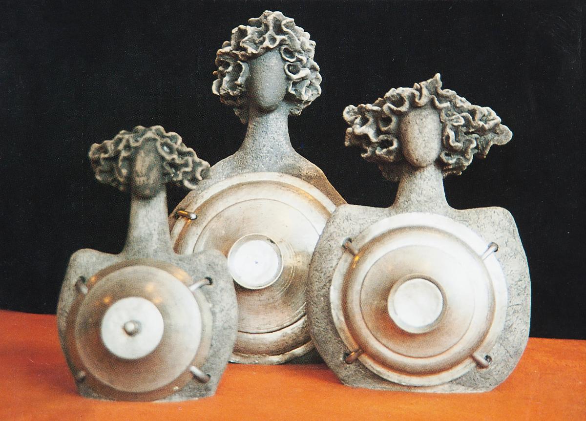 Handan Börüteçene, "Mutfak Ordusu" serisinden üç heykel, (1984) Sanatçının izniyle.