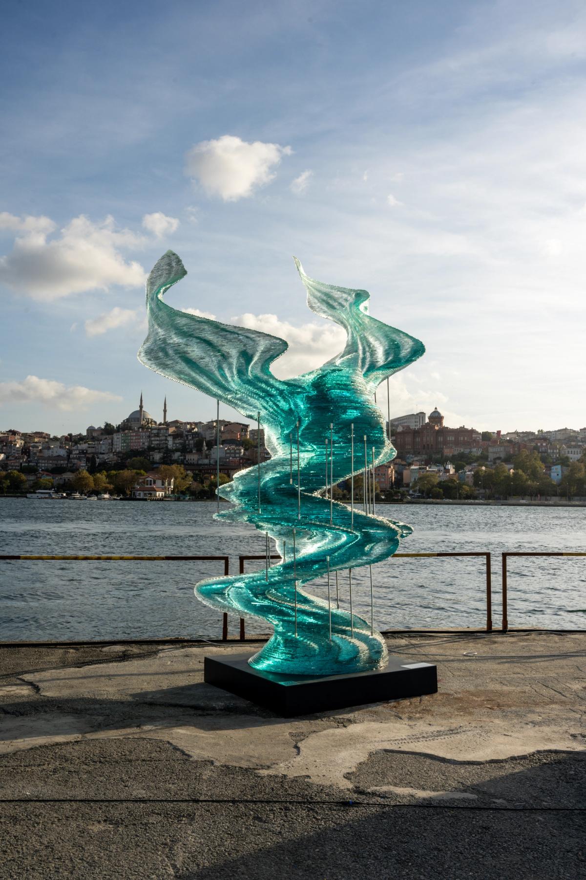 Phoenix Whisper
Sanatçı: Artem Martis