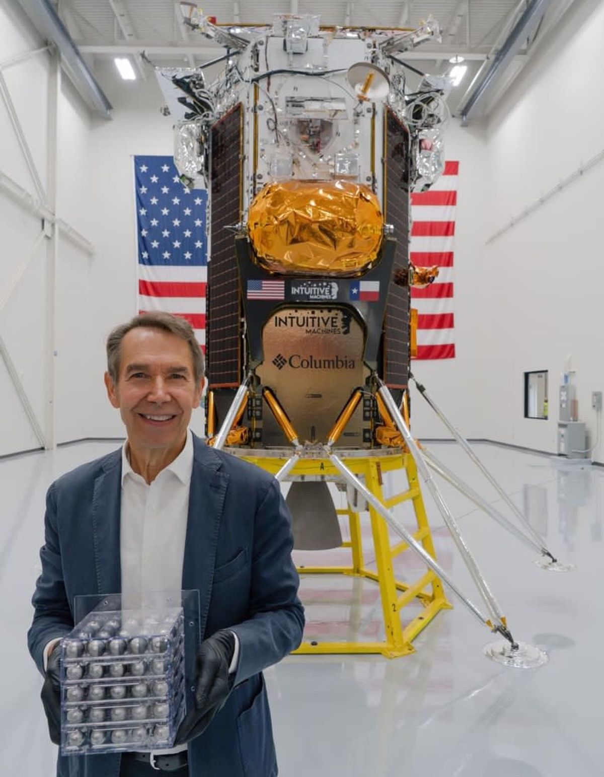 Koons'un heykelleri, özel Amerikan şirketi Intuitive Machines tarafından geliştirilen ve Musk'ın SpaceX'i tarafından tasarlanan Falcon 9 roketiyle Ay'a fırlatılması planlanan Nova C (Odysseus) adlı iniş aracında yer alıyor.
Fotoğraf: Jeff Koons'un X paylaşımı.