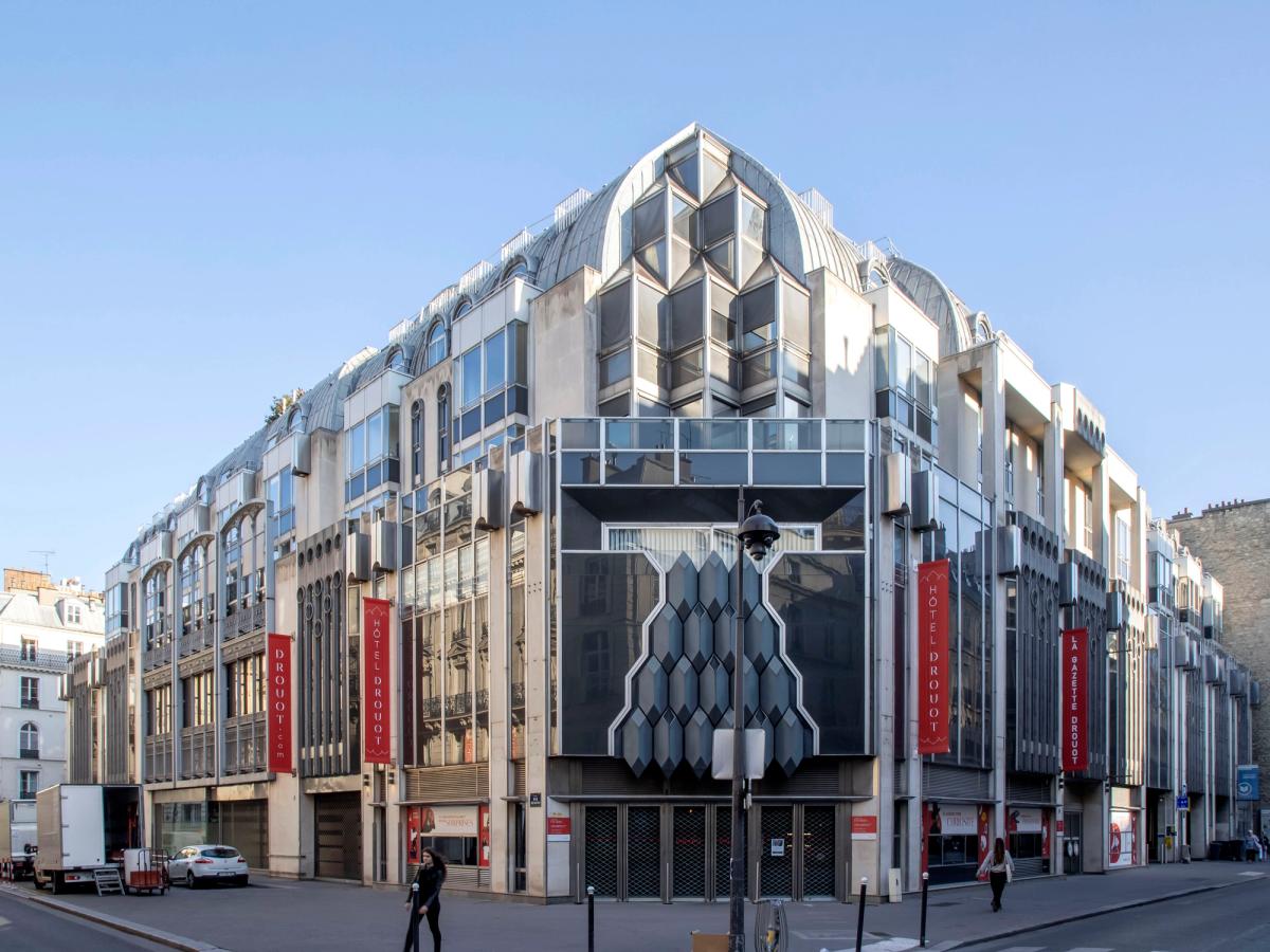 Fransız müzayede evi DROUOT.com’a göre, YZ hem çeviriyi destekliyor hem de büyük miktarda veri işlenmesini sağlıyor.
MÜZAYEDE EVLERİ: © ARTHUR WEIDMANN