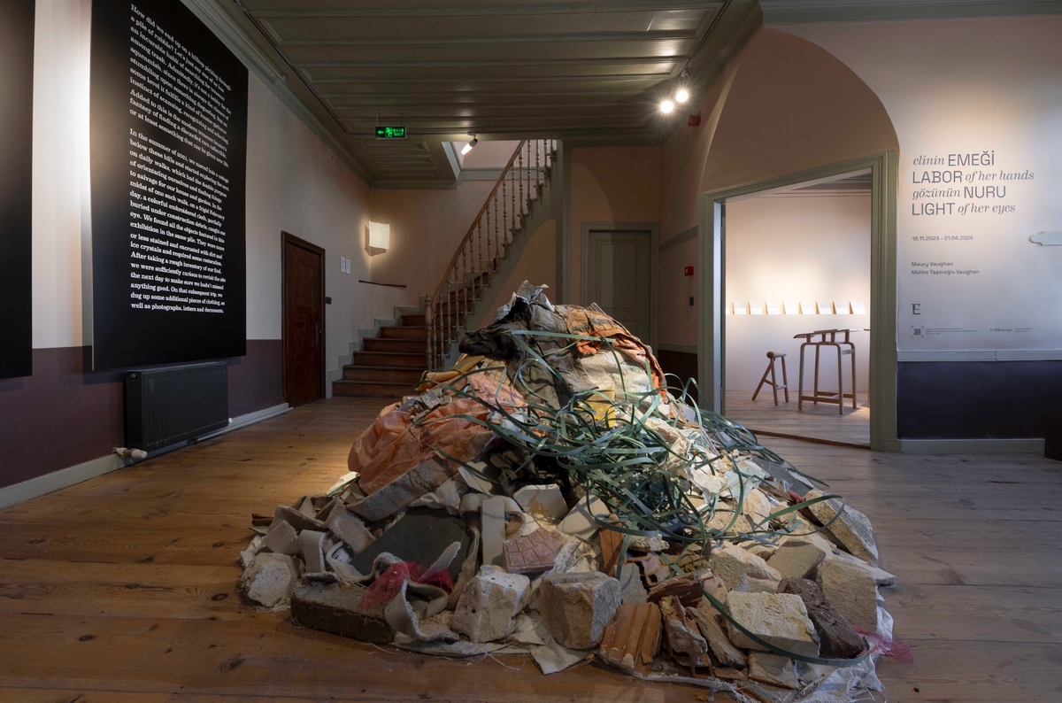 Melike Taşçıoğlu ve Maury Vaughan’ın "Elinin Emeği Gözünün Nuru" sergisinden görünüm. Fotoğraf: Kayhan Kaygusuz