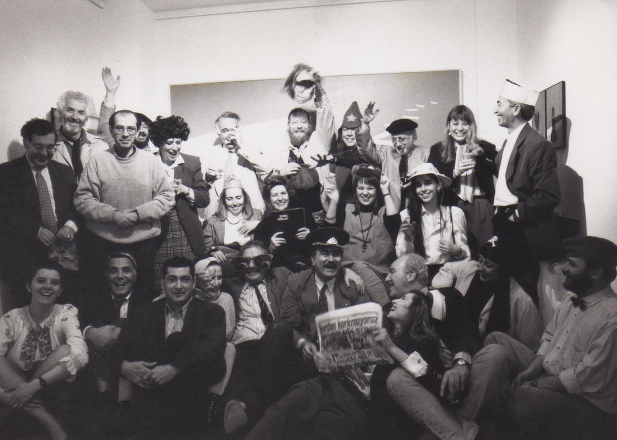 Süha Özkan sergisinden bir kutlama fotoğrafı, 1993