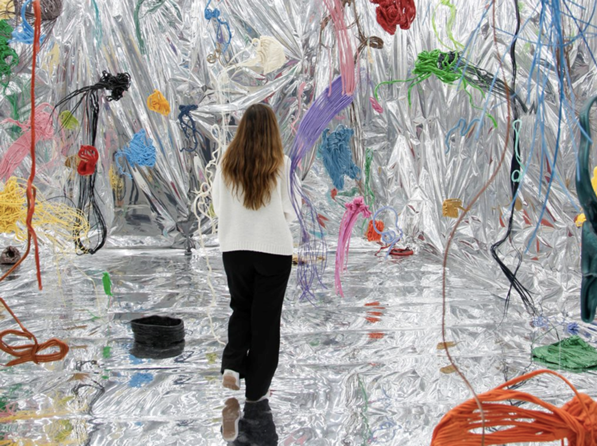 Daniel Knorr, Calligraphic Wig, Fotoğraf: Mert Derneklioğlu