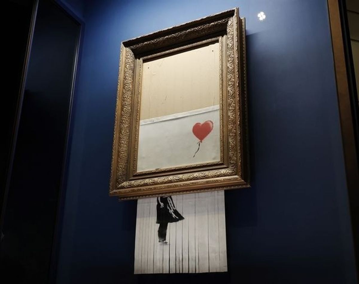 Banksy'nin yeni adıyla Girl Without Balloon (2021) adlı eseri Love in Paradise: Banksy and Keith Haring sergisinde (2023) , Paradise Art Space, Incheon.

© YNA