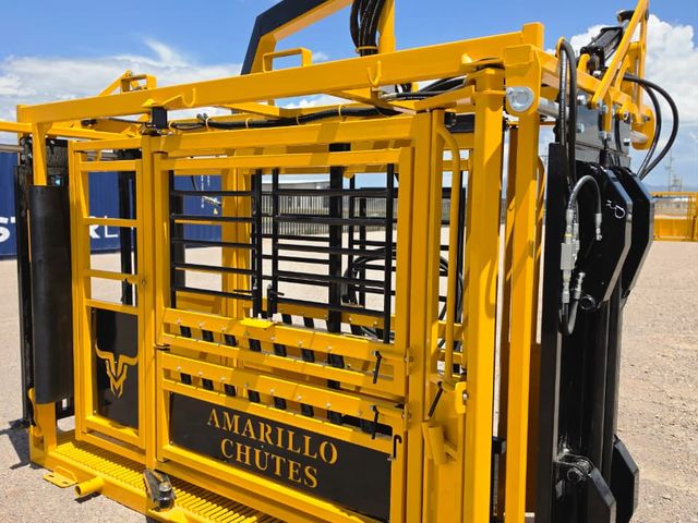 Elevador hidráulico en una trampa Amarillo