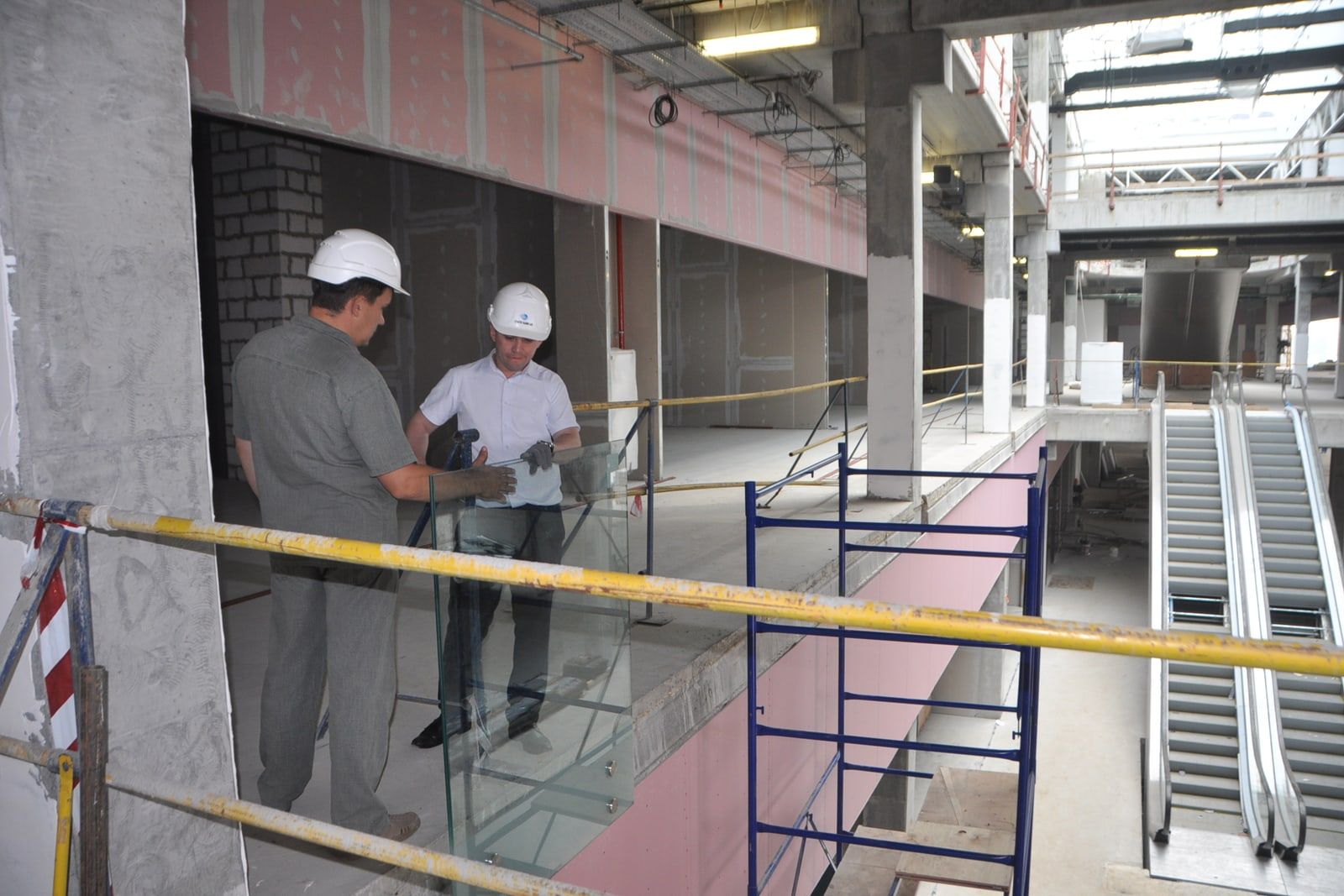 Торговый центр (испытания стеклянных ограждений, 2016) — фото 1