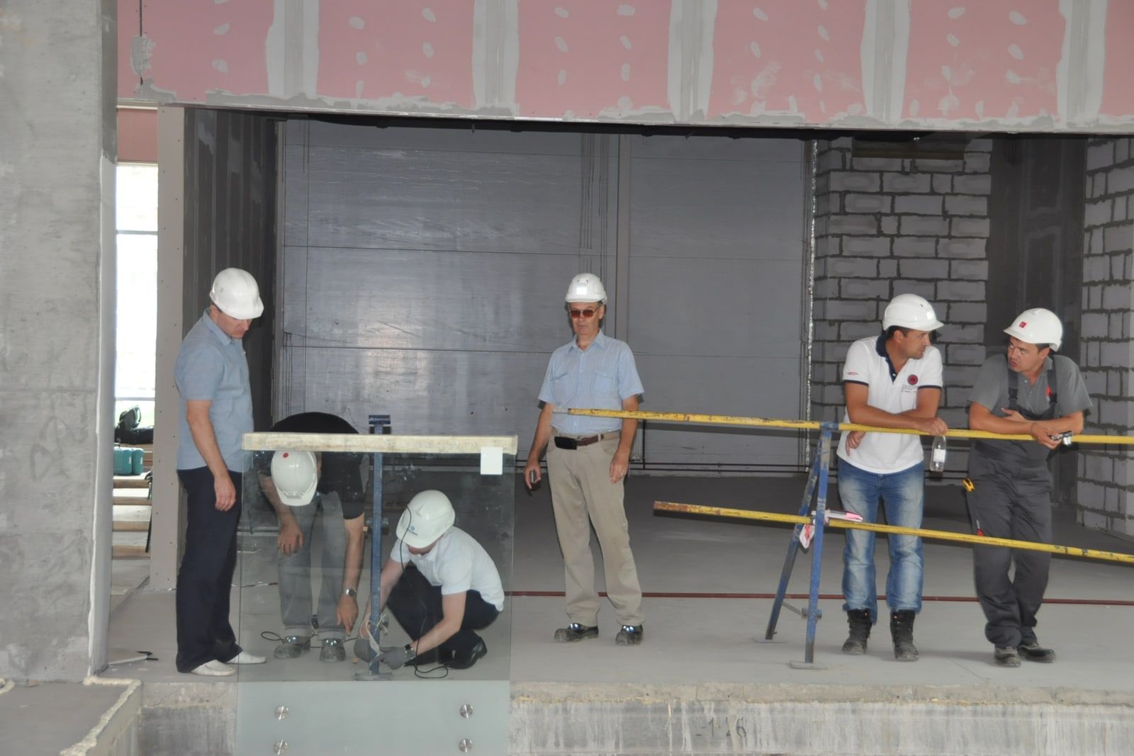 Торговый центр (испытания стеклянных ограждений, 2016) — фото 3