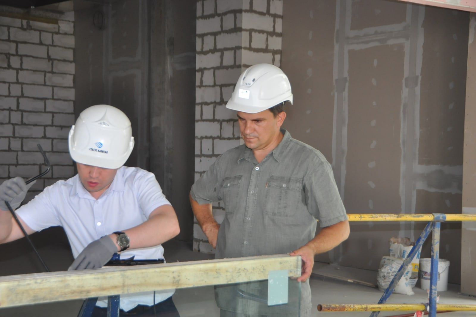 Торговый центр (испытания стеклянных ограждений, 2016)