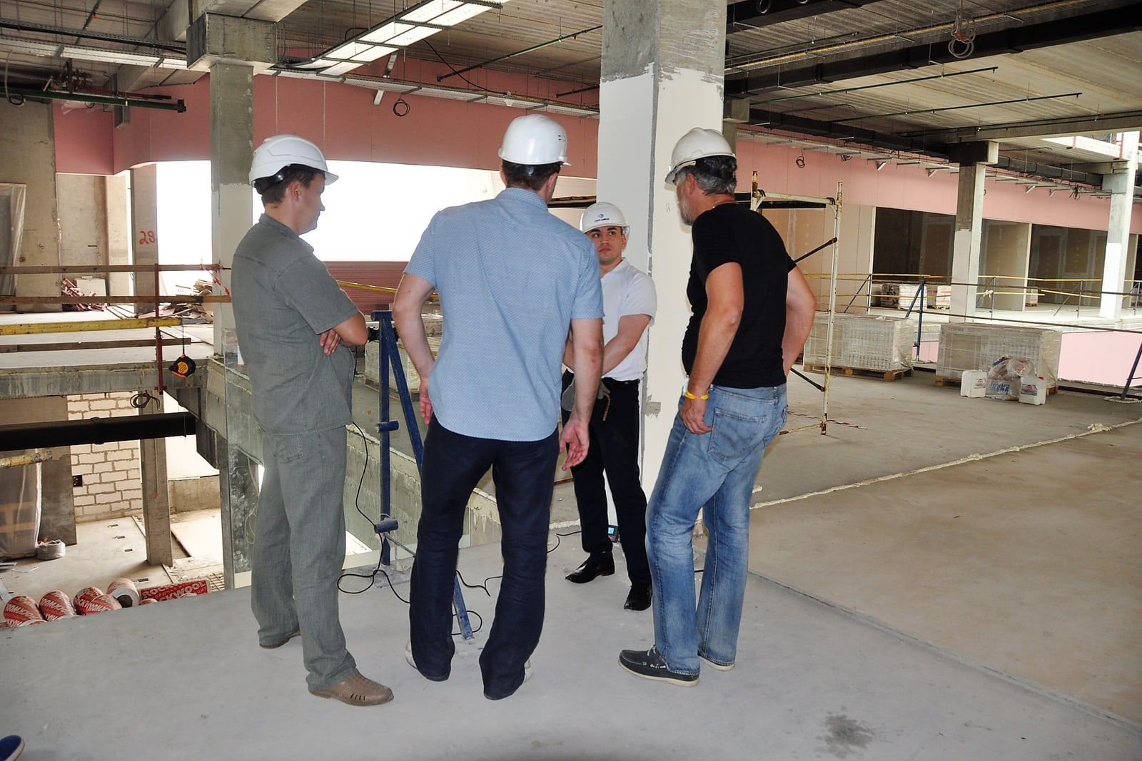 Торговый центр (испытания стеклянных ограждений, 2016) — фото 4