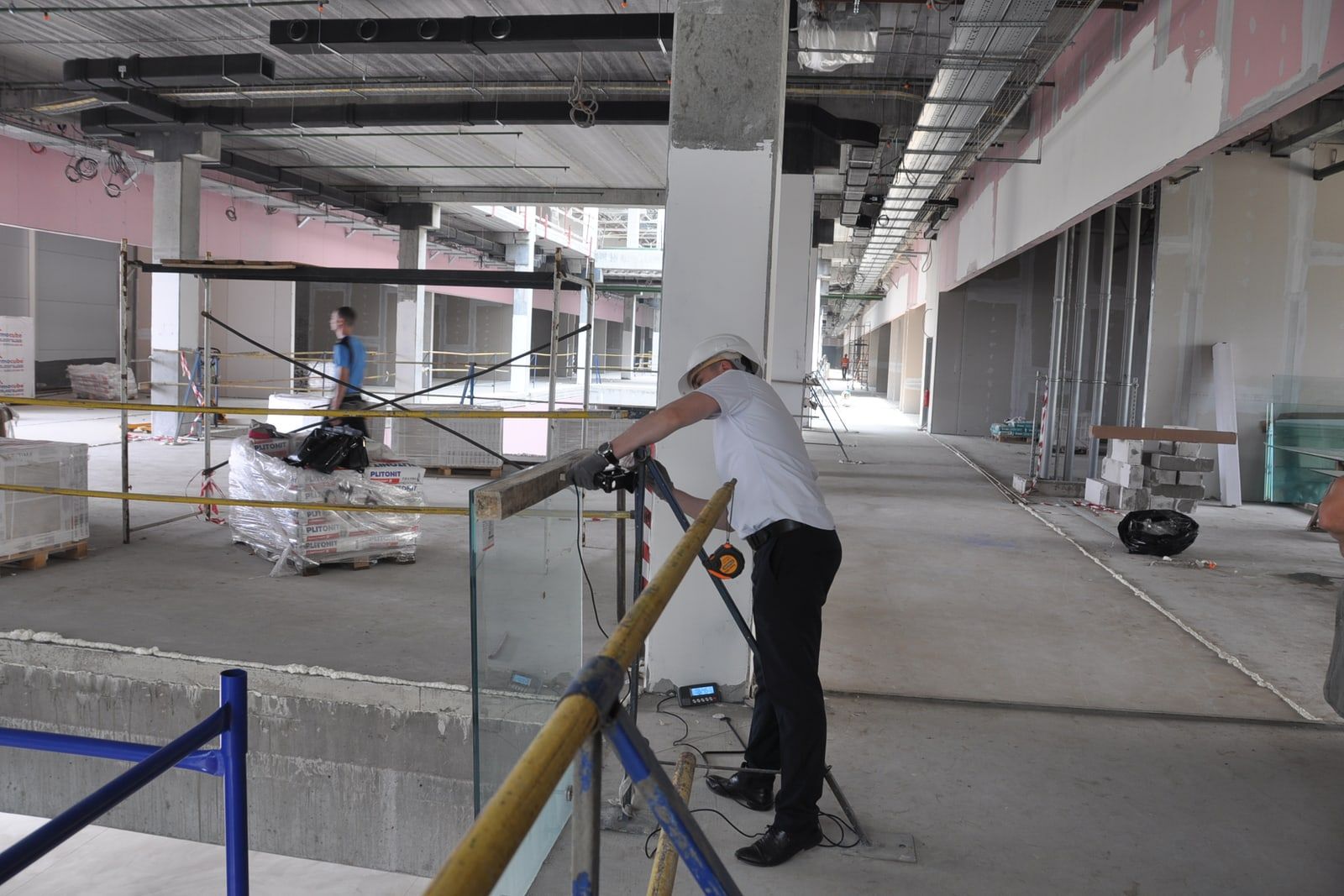 Торговый центр (испытания стеклянных ограждений, 2016) — фото 2