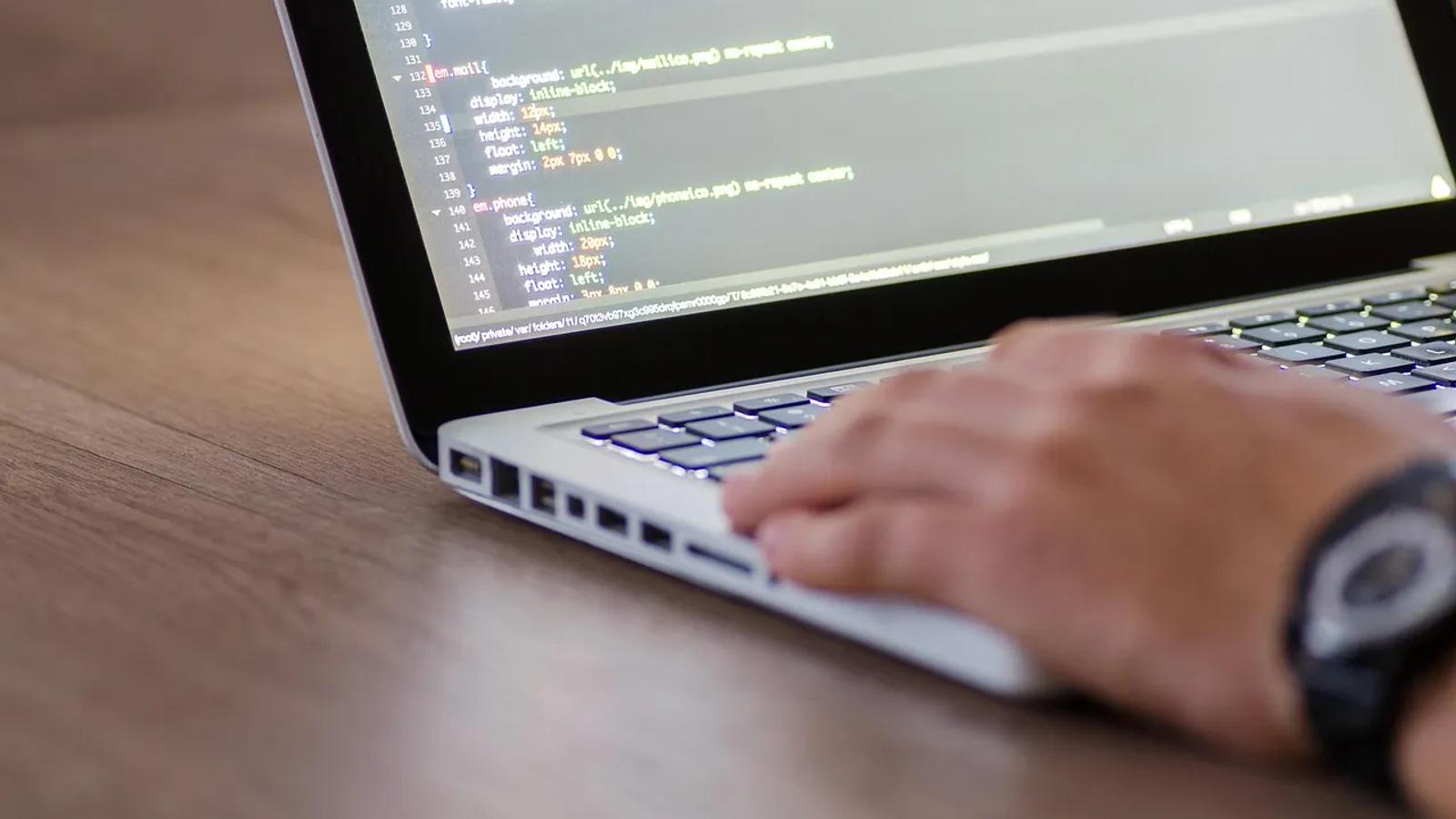 Template Web vs Custom Website: Mana Lebih Menguntungkan?