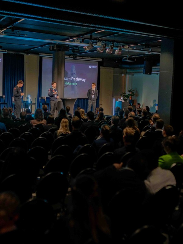 Konferanse med stor forsamling