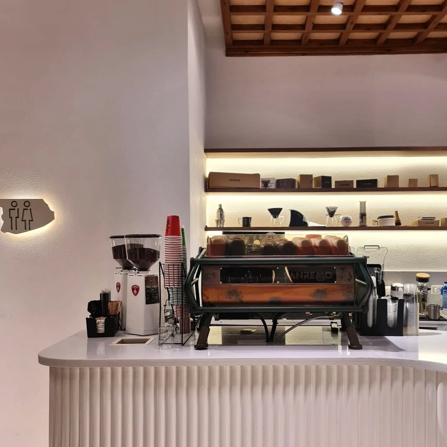 Crowd Cafe - Gallery Image 1