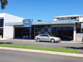 Image of the entrance of Fanelli Dental in Gladstone.