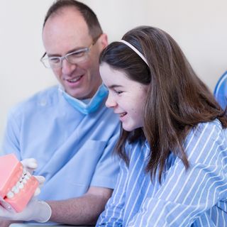 Patient discussing his dental issues with his dentist.